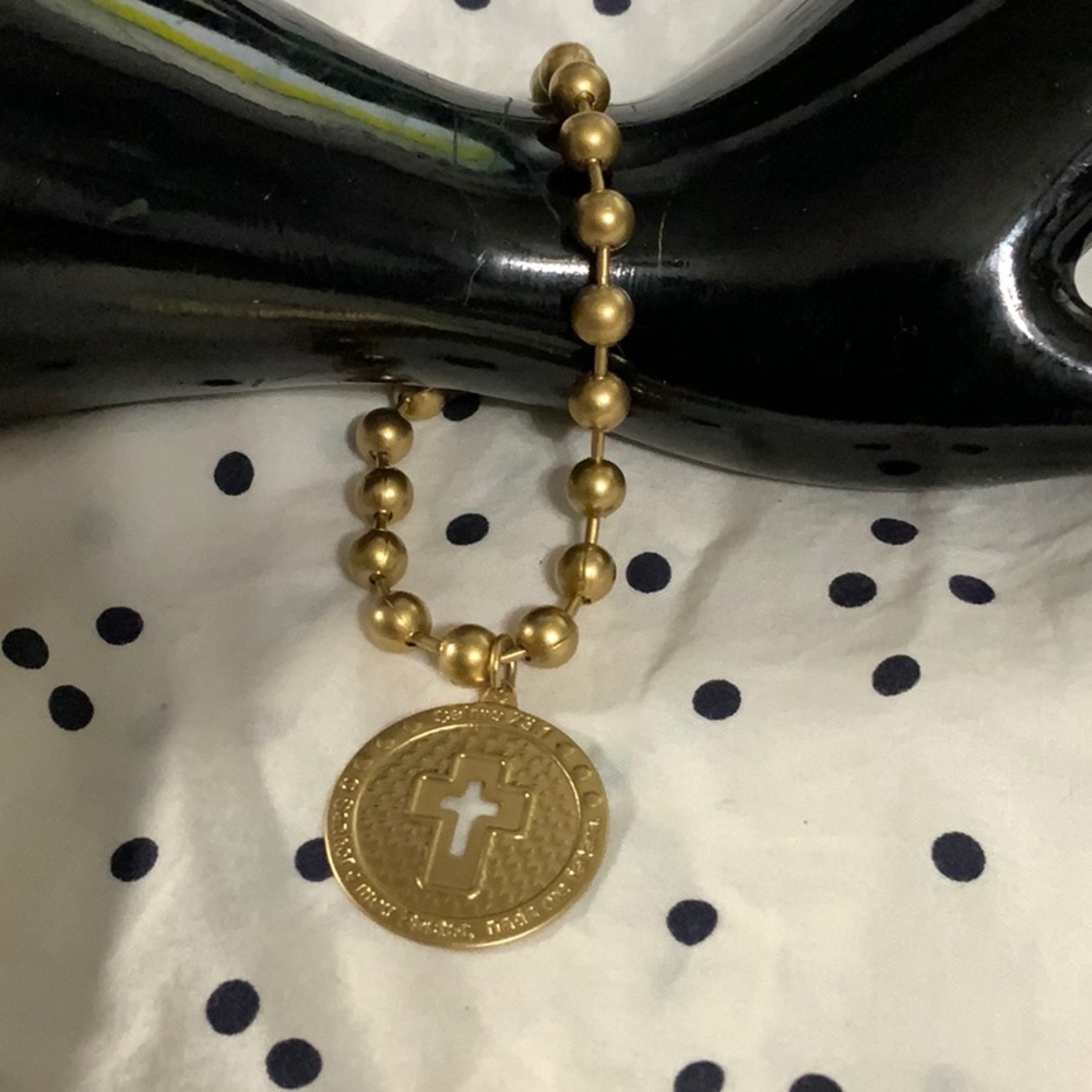 Vintage metal bracelet with charm (psalm 23.1 in Spanish) with gold coating.